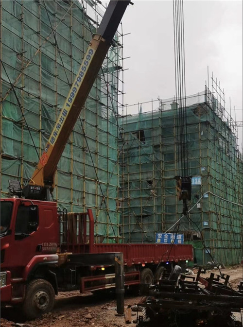 称多县“慢工细活”—— 吊车的 “微动控制” 技术